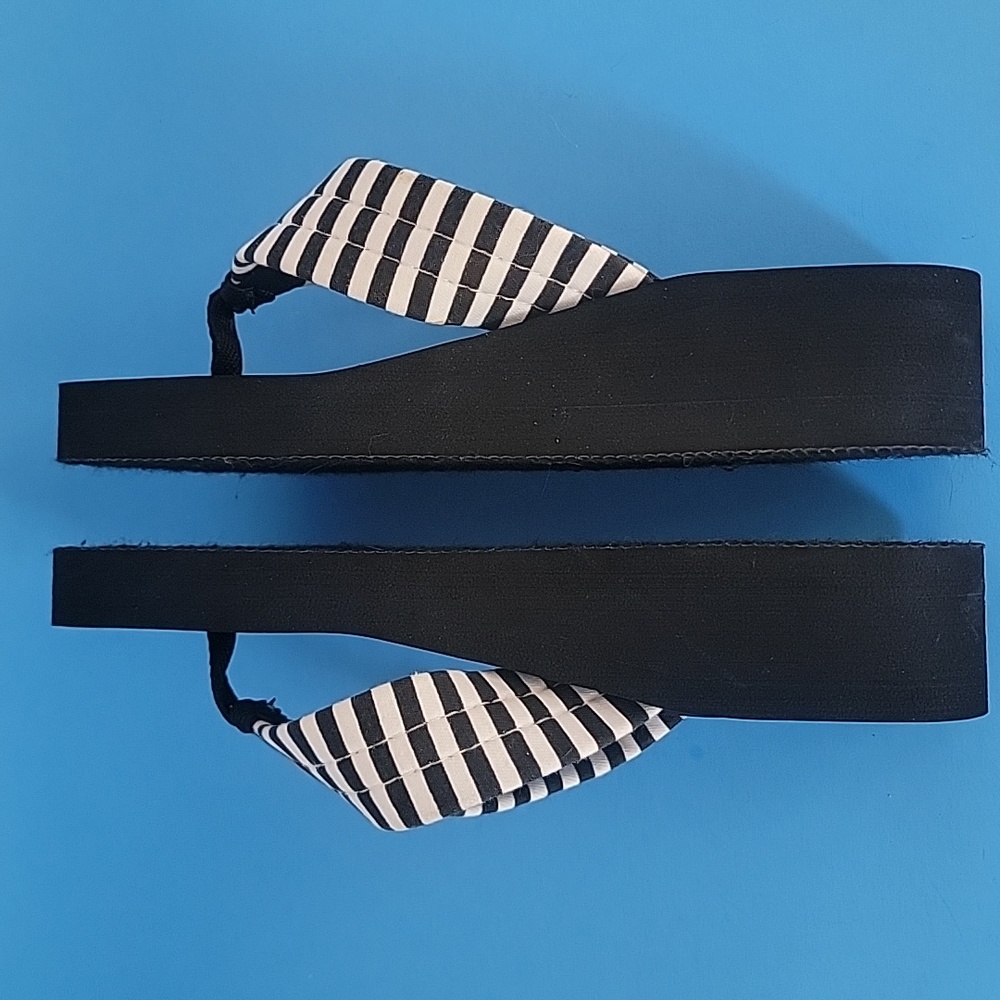 West Loop Black and White Women's Flip Flops 6 - Picture 12 of 13